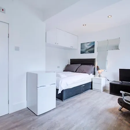Comfy And Convenient Studio Suite Lewisham With Free Street Parking, Wifi And Quick Access To Central London Sleep 3